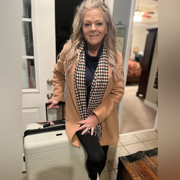 Meet your Posher, Cheryl - Picture 3 of 3